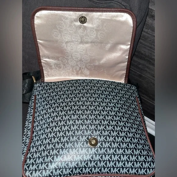 Michael Kors MK Monogram Crossbody Bag Brown Trim Medium Everyday Purse 10.25” - Picture 6 of 15